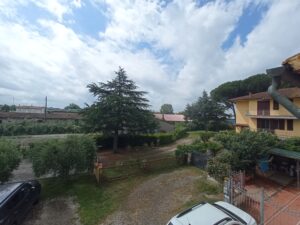 Terratetto in Vendita per Famiglie con 3 Camere, Veranda e Posto Auto