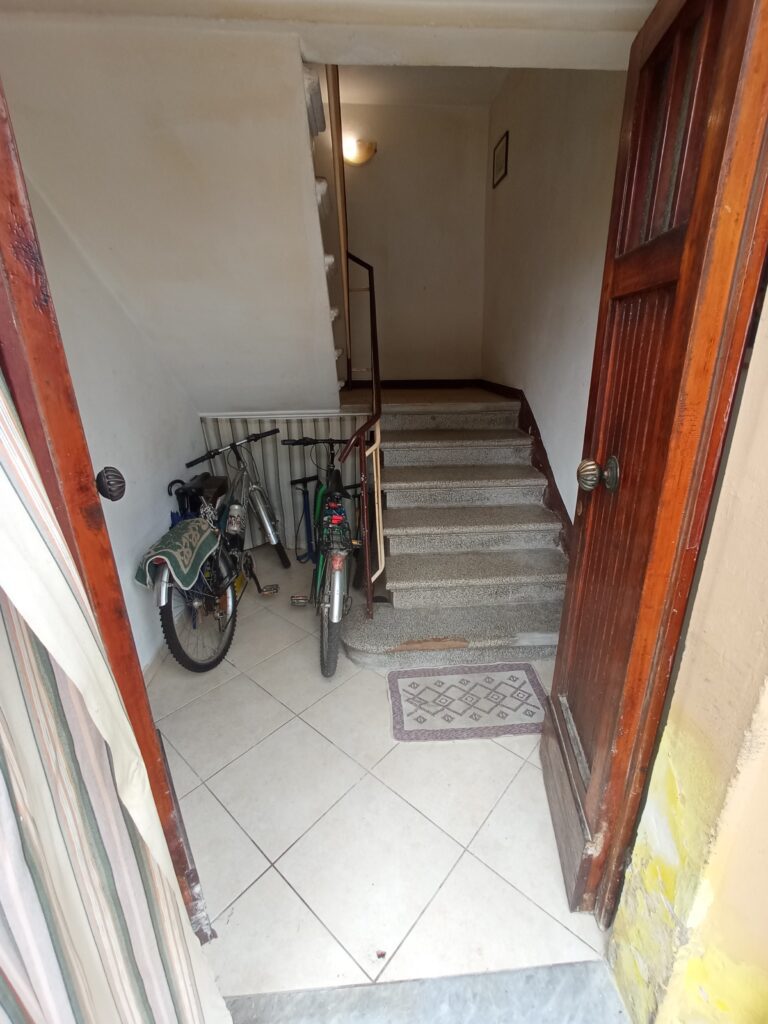 Terratetto in Vendita per Famiglie con 3 Camere, Veranda e Posto Auto image 4