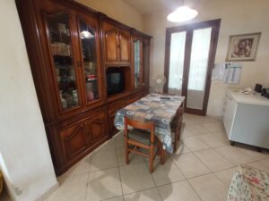 Terratetto in Vendita per Famiglie con 3 Camere, Veranda e Posto Auto