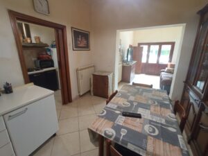 Terratetto in Vendita per Famiglie con 3 Camere, Veranda e Posto Auto