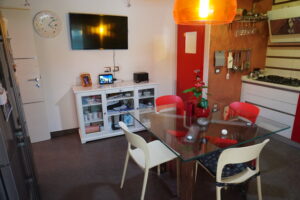 Villetta Bifamiliare Vinci con Giardino e 3 camere