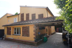 Villetta Bifamiliare Vinci con Giardino e 3 camere