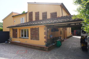 Villetta Bifamiliare Vinci con Giardino e 3 camere